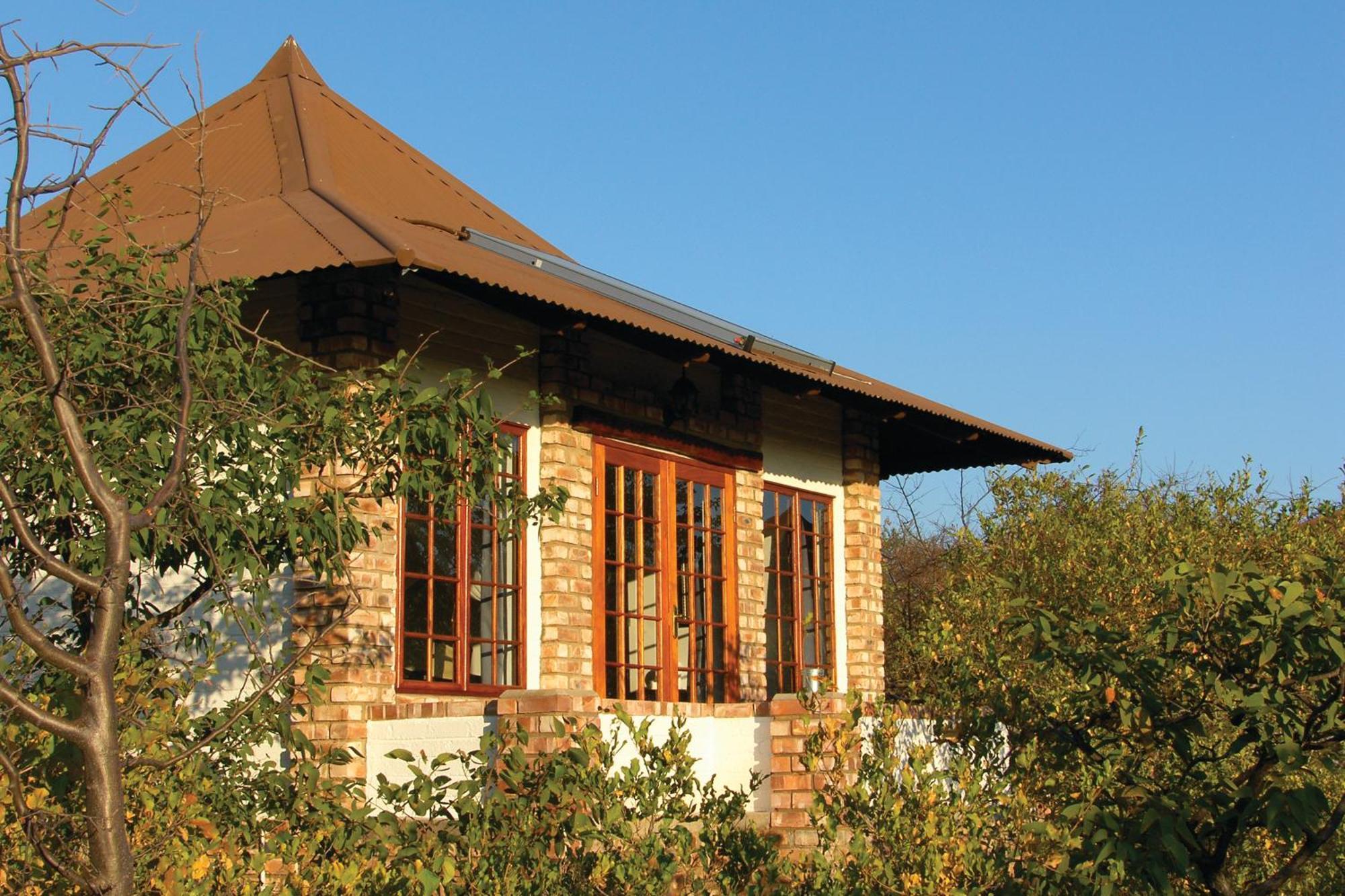 Gondwana Etosha Safari Lodge Okaukuejo Bagian luar foto